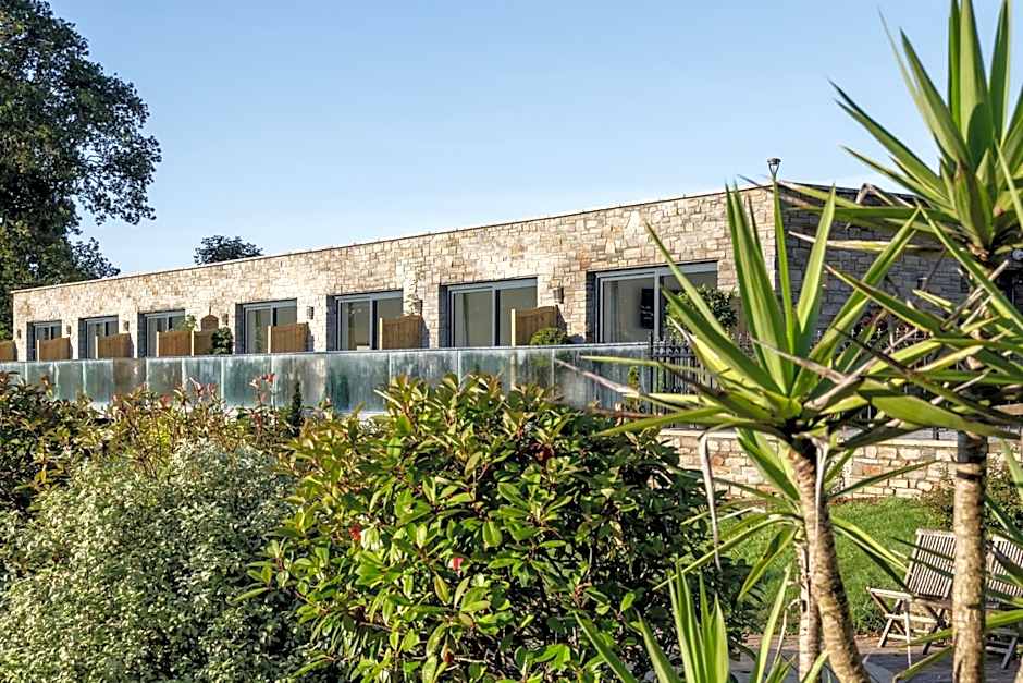 Canada Lodge and Lake