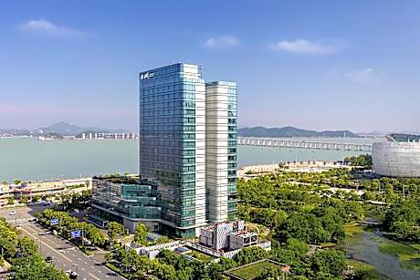 Superior Executive Room with Two Single Size Beds and Sea View