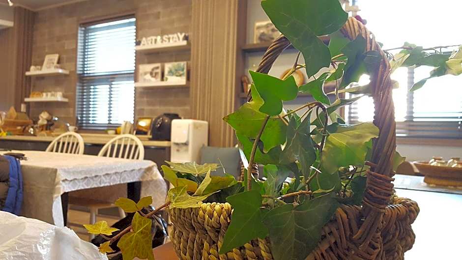 Art and Stay