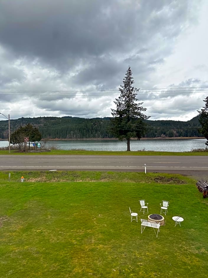 Foster Lake Inn