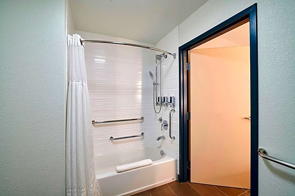 Four Points by Sheraton Cleveland-Eastlake