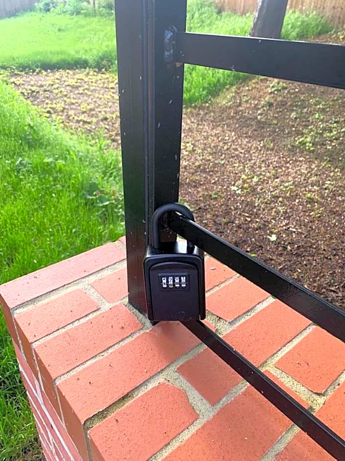 Peterborough City Center Near Healthcare Center One Bed apartment With Free Private Parking Contractors Locum Staff welcome