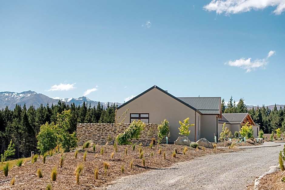 Mt Cook Lakeside Retreat