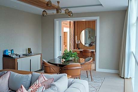 Riverside Suite with One King Bed