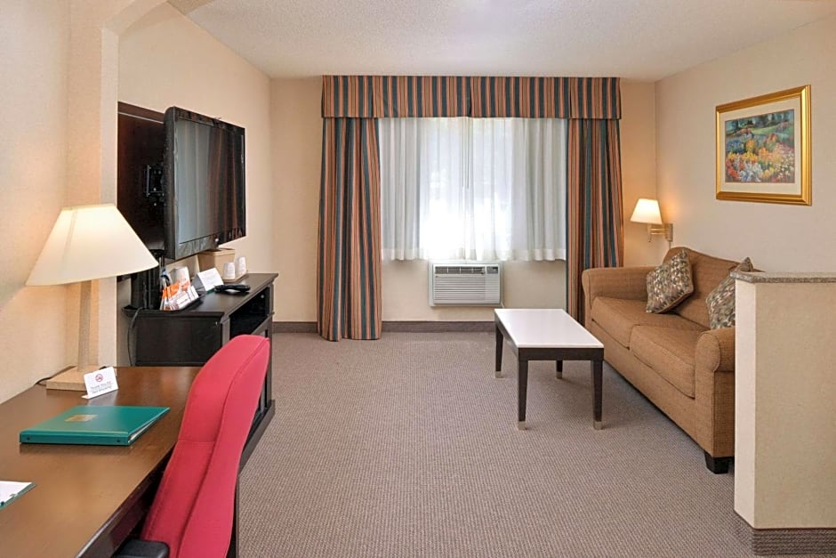 Quality Inn and Suites Walnut – Walnut, CA