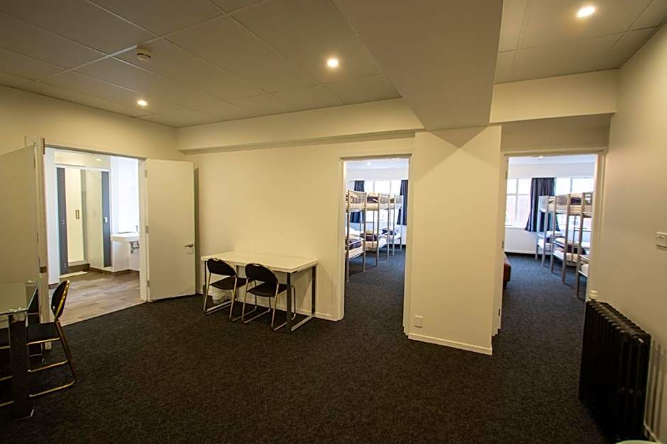 Hotel Waterloo & Backpackers