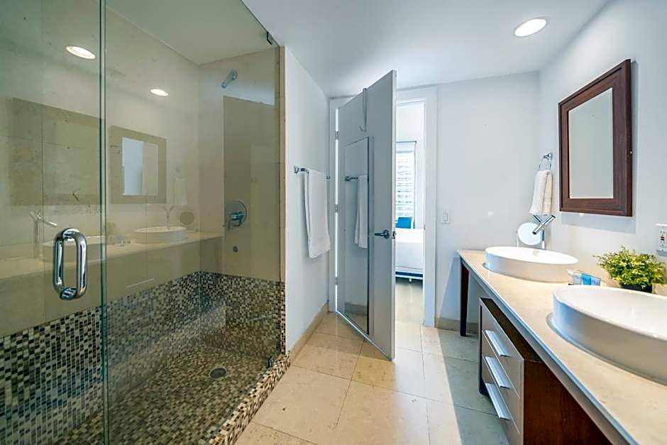 Amazing Ocean View! 2BR Condo Icon Brickell
