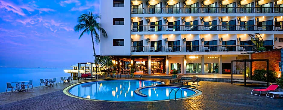 The Loft Seaside Sriracha Hotel