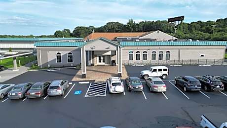 Whalers Inn and Suites