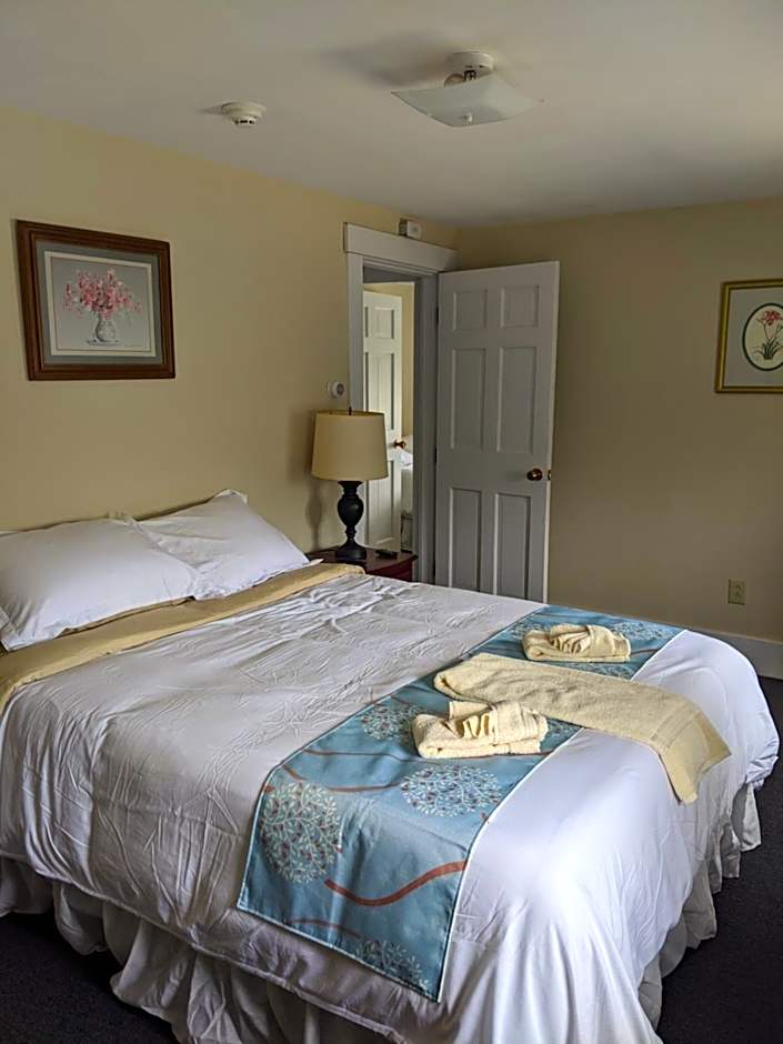 Lake Shore Farm Inn