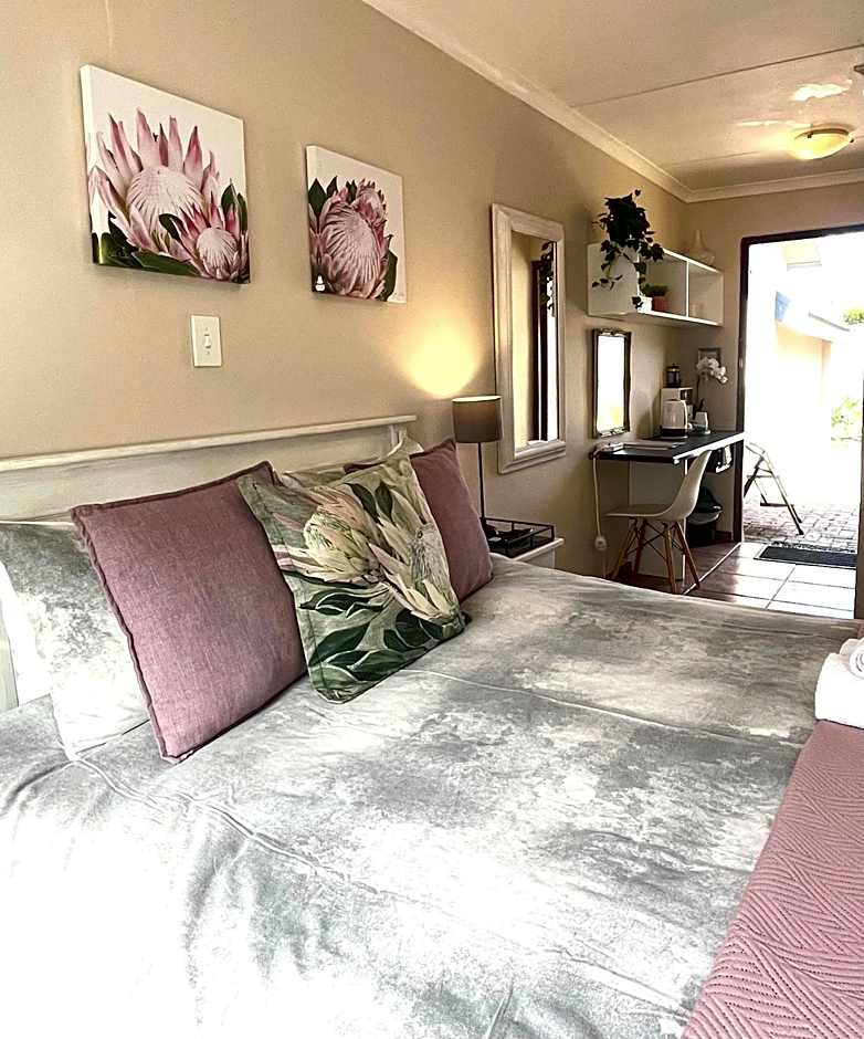 Dolphin Circle Bed and Breakfast