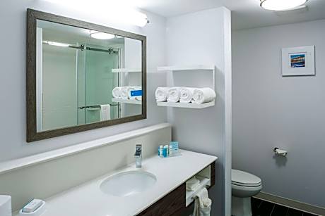 Queen Room with Two Queen Beds - Hearing Access/Non-Smoking