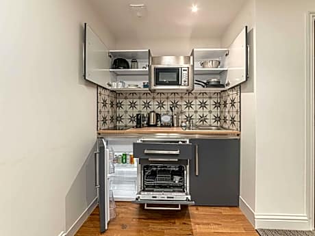 Apartment with One Double Bed