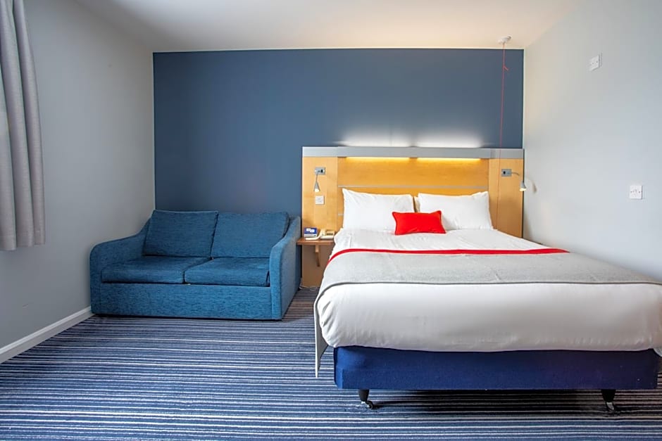 Holiday Inn Express Dunfermline By IHG