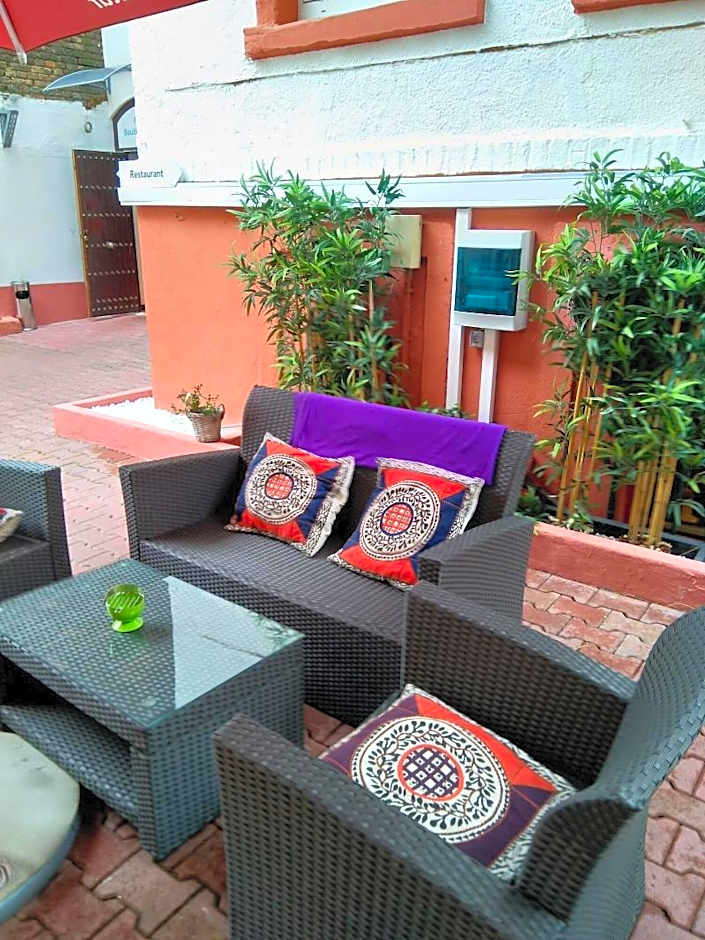 Hotel Villa Oriental & Restaurant                                               