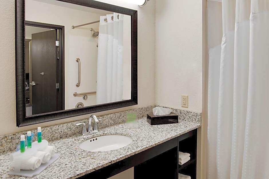 Holiday Inn Express & Suites Nevada By IHG