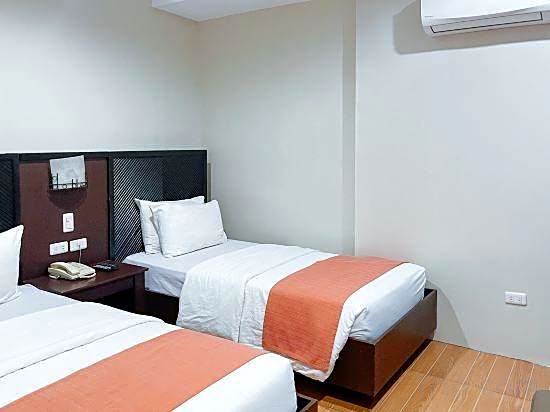 RedDoorz Plus @ Hotel Esse