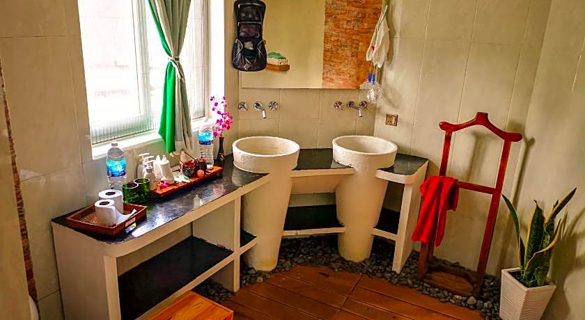 Canvas & Orchids Retreat