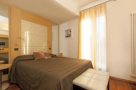 Gold Double or Twin Room
