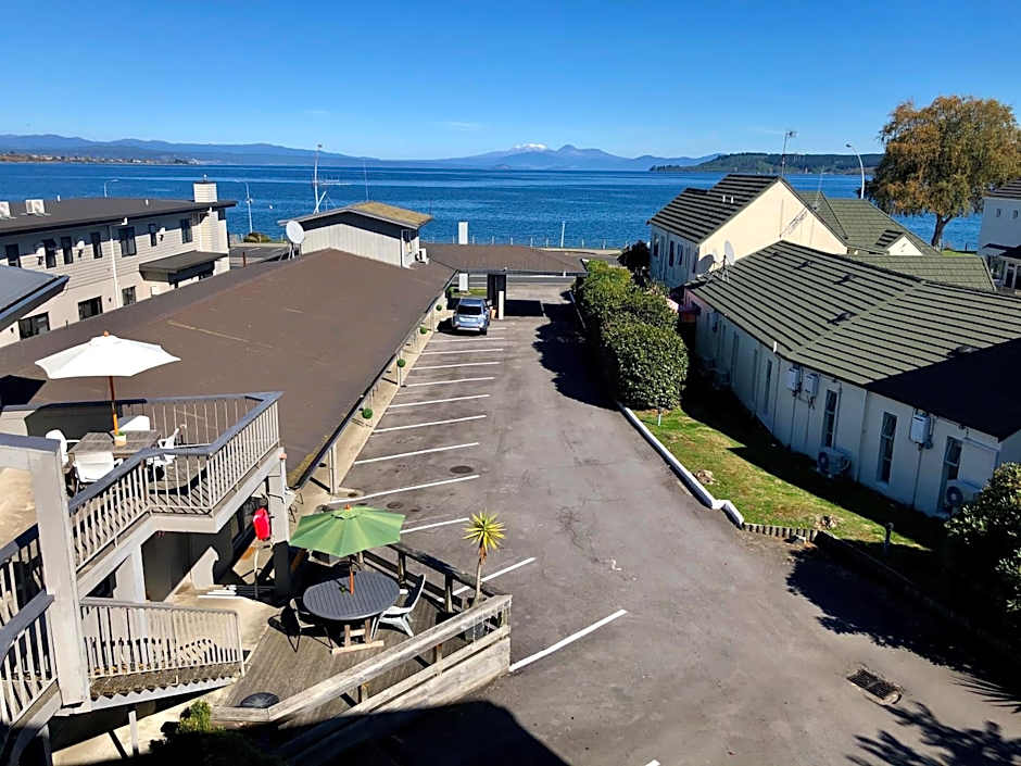 Absolute Lake View Motel