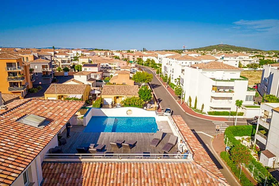 Hotel Grand Cap Rooftop Pool