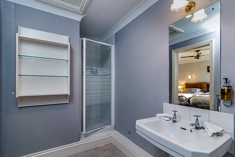 The Lynch Country House