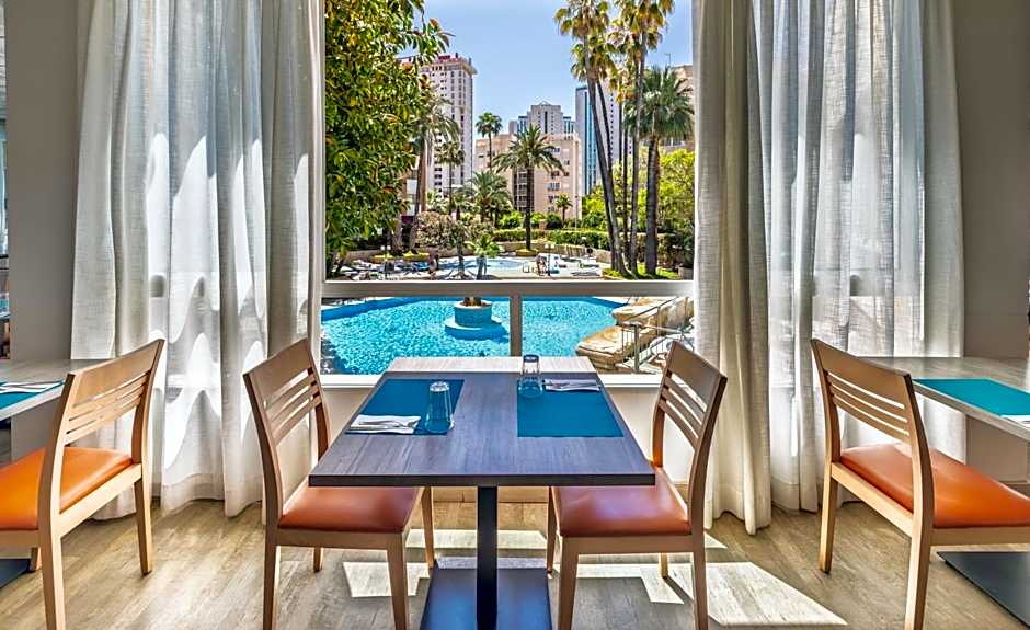Hotel Alone
