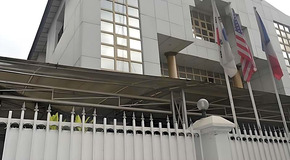 Whitehouse Hotel and Conference Centre