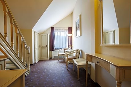 Queen Duplex Room With Citadel View