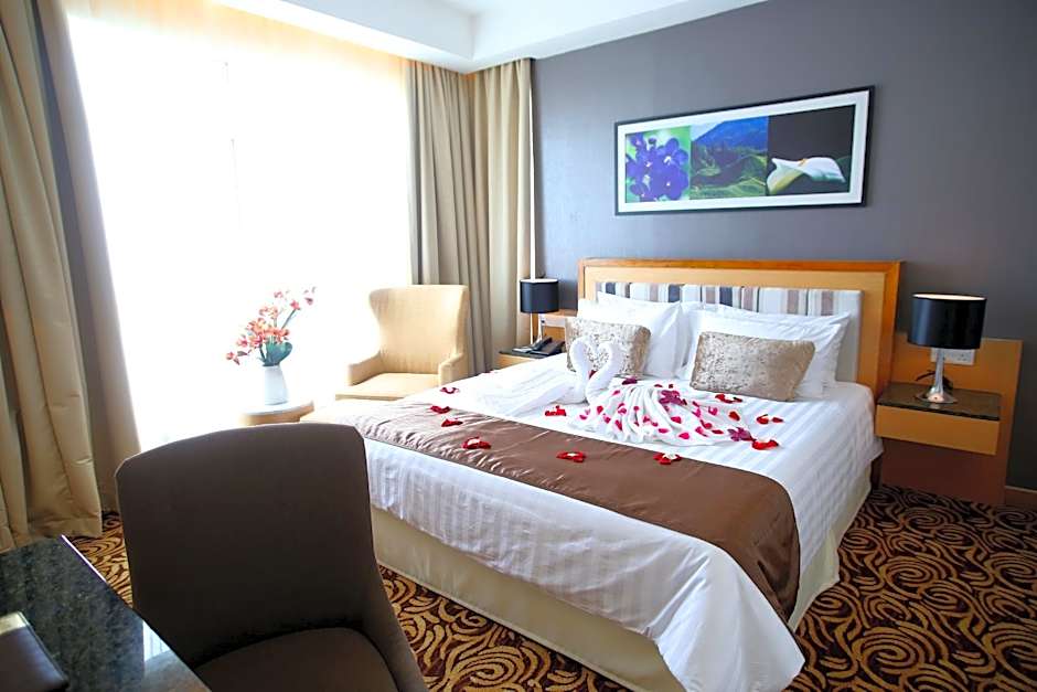 Tenera Hotel & Suites