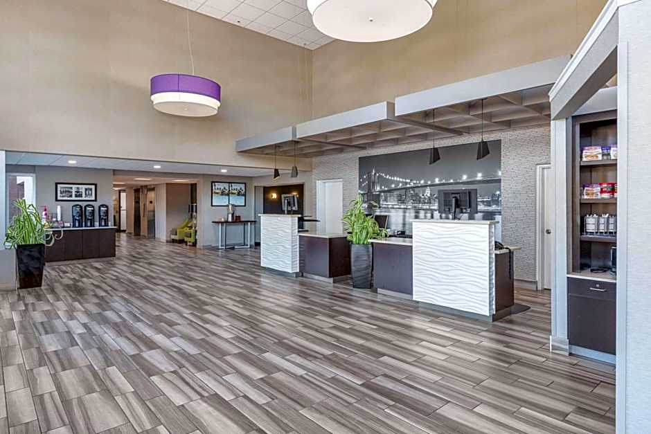 La Quinta Inn & Suites by Wyndham Clifton