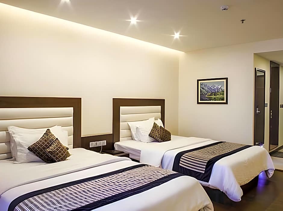 Summit Montana Suites & Spa at Mall
