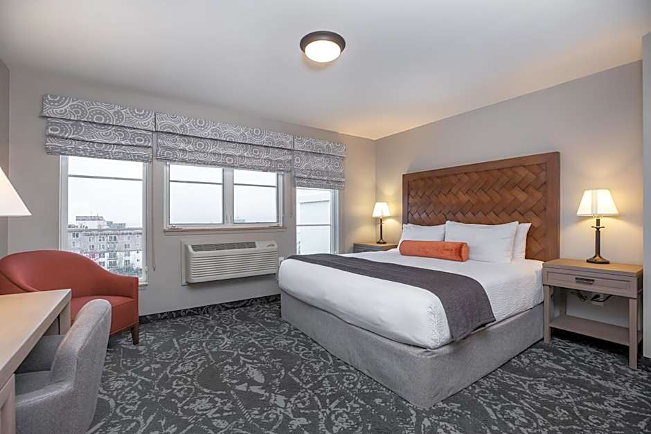 Photo 1 of 8 of 1 King Bed