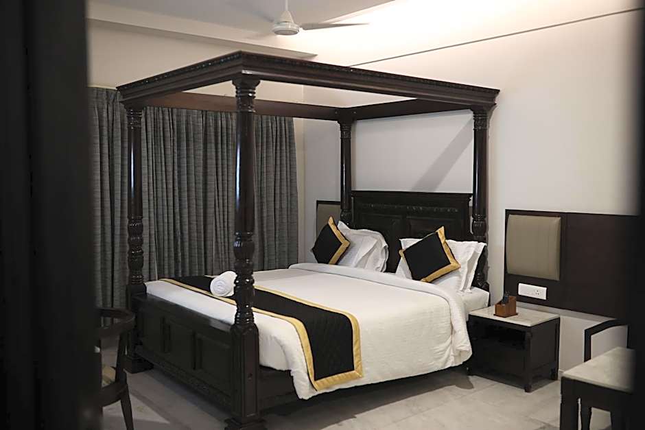 Hotel Saratharajans