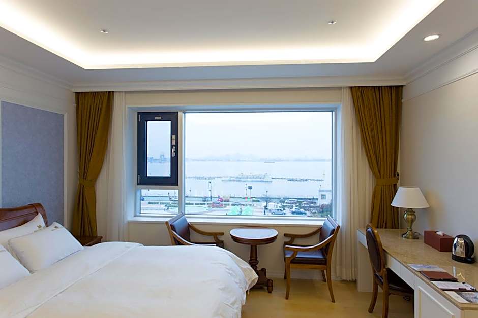 Fontana Beach Hotel