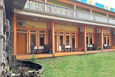 Family 24 Hotel near Pantai Cipatujah