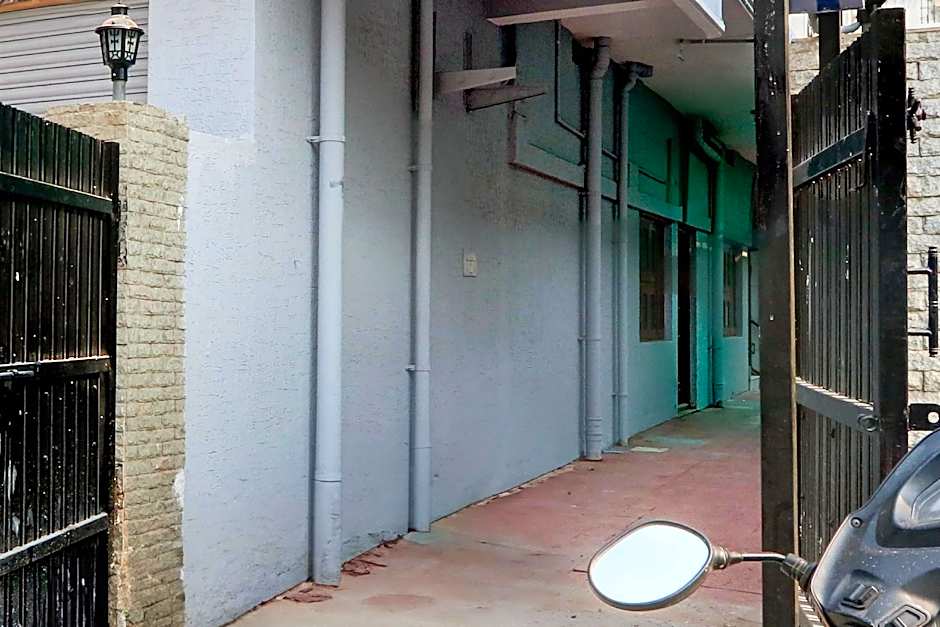 Collection O SS BLUE INN