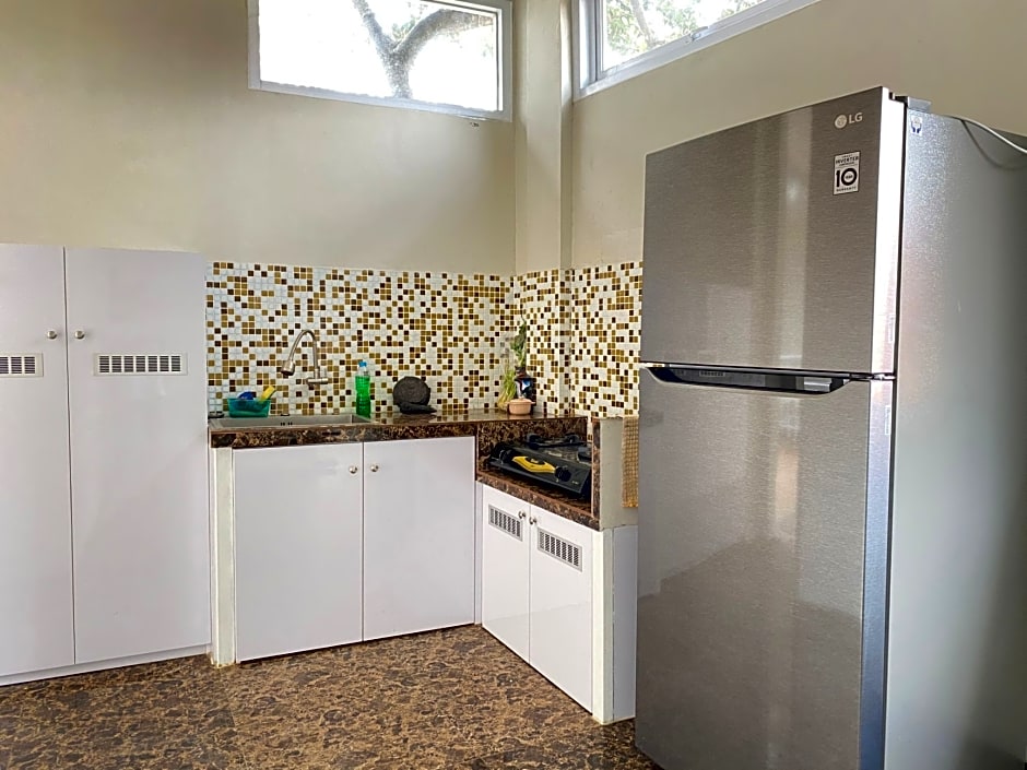 Guesthouse Putri Griya Fikarda by ZUZU