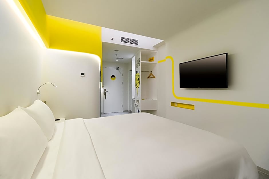YELLO Kuta Beachwalk Bali