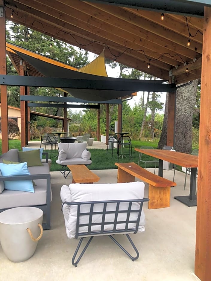 LOGE Westport