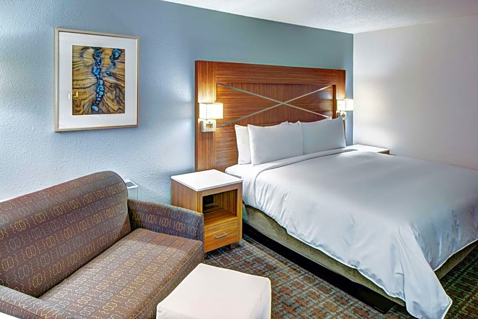 DoubleTree by Hilton Milwaukee Downtown