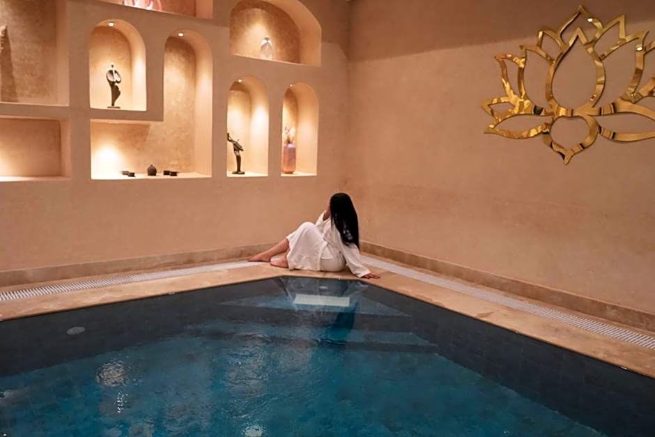 Intouriste Hôtel & Suites