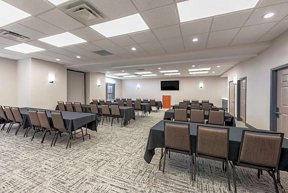 Country Inn & Suites by Radisson, Findlay, OH