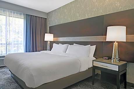 Traditional King Room - Hearing Accessible