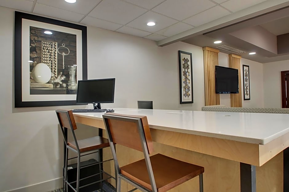 Holiday Inn Express Hotel & Suites Middleboro Raynham by IHG