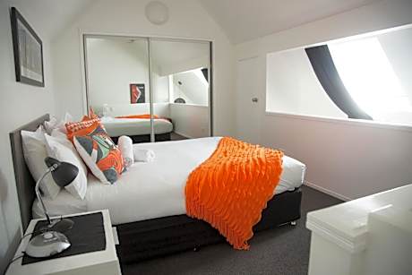 Deluxe Queen Loft Apartment