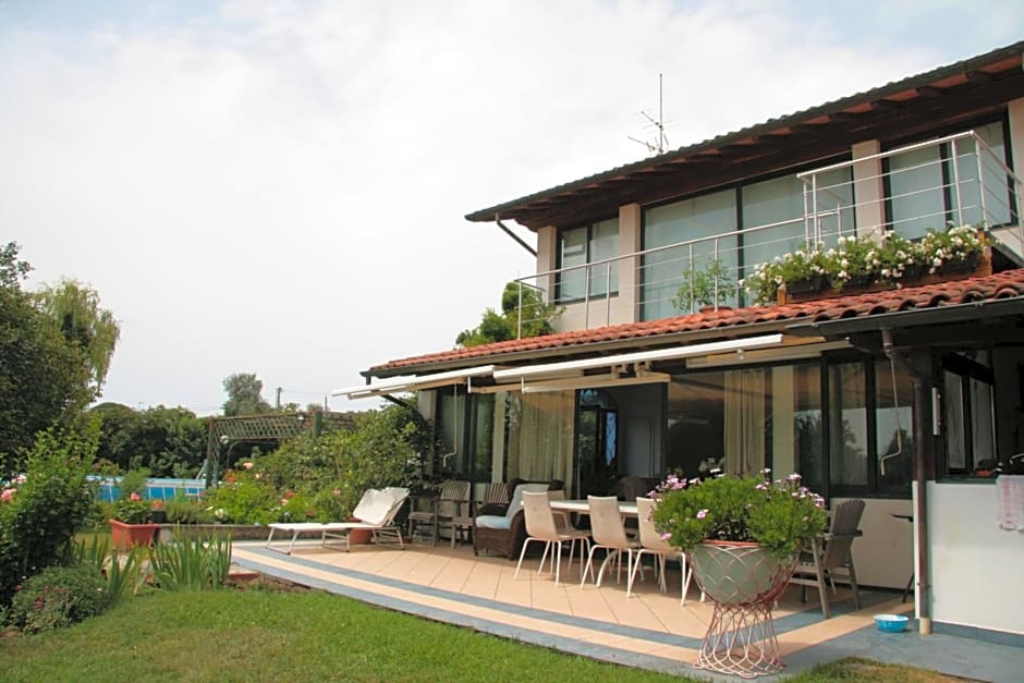 PIETRASANTA - VERSILIA - Villa Arzilla Garden con piscina