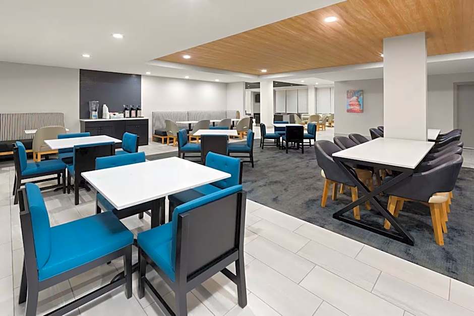 Holiday Inn Express And Suites Washington DC Noma By IHG