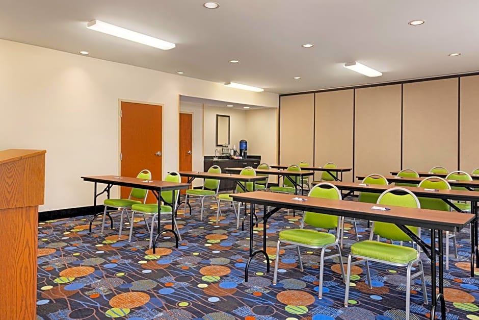 Holiday Inn Express Hotel & Suites Edmond, an IHG Hotel
