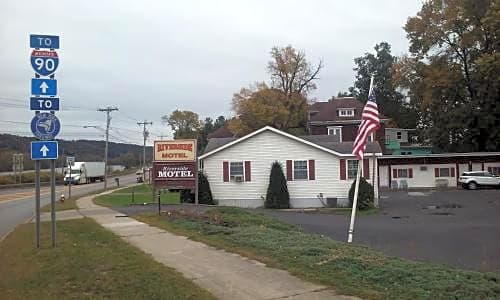 Riverside Motel